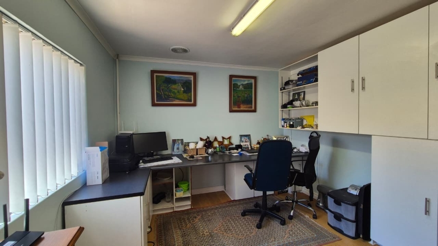 4 Bedroom Property for Sale in Country Club Western Cape